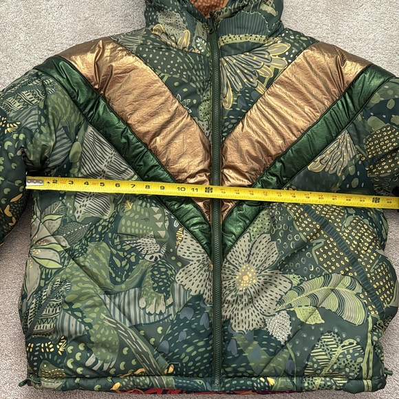 Farm Rio, NWT,Green Metallic Leopard Print Reversible Puffer Jacket, Size Small - Picture 15 of 16